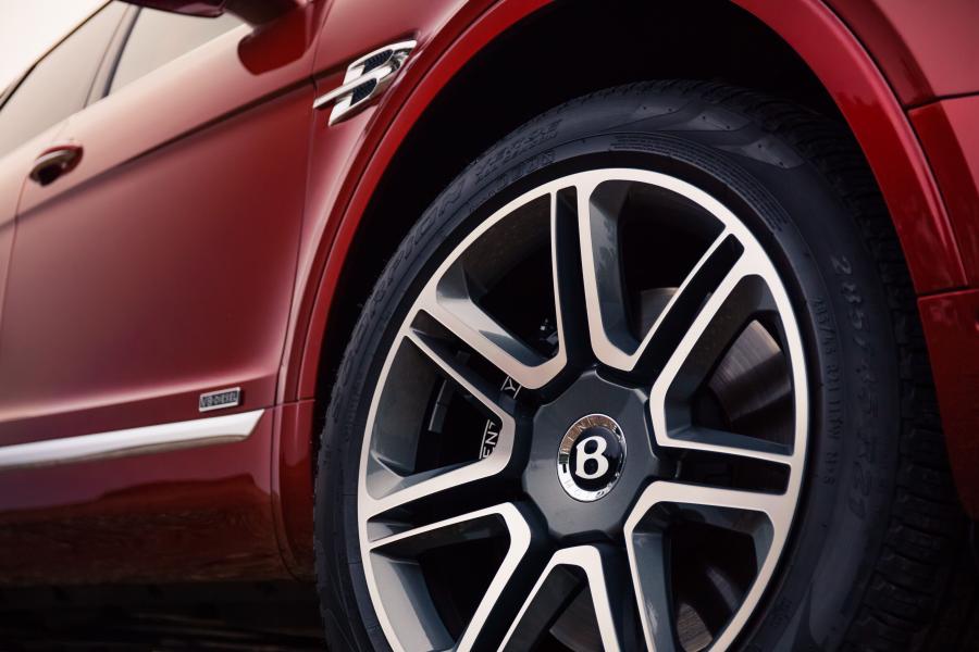 Детали экстерьера Bentley Bentayga Diesel 2016 года  (WW) (фото 55 из 107)